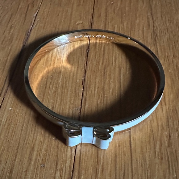 Kate Spade New York CREAM IVORY TAKE A BOW Gold CLASSIC Bangle Ribbon Bracelet - Picture 1 of 8